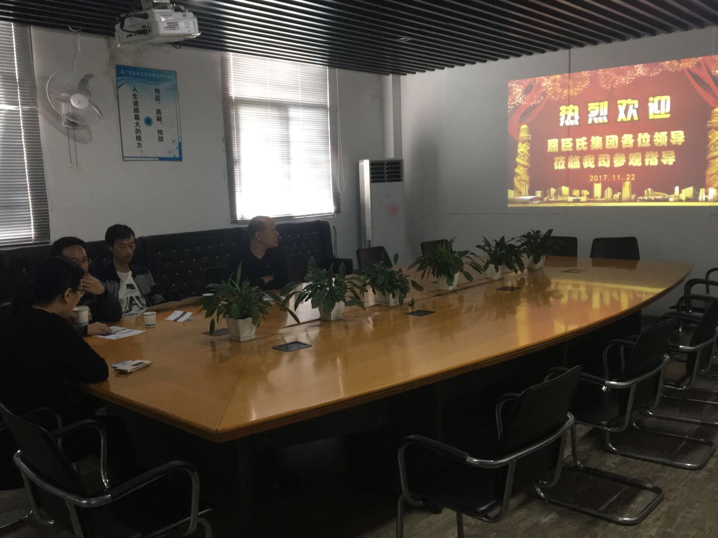 �y�������������������